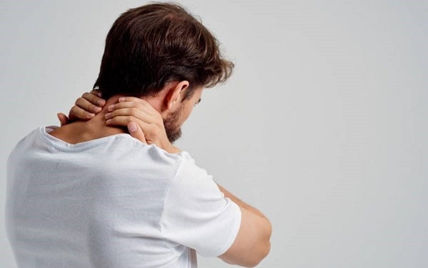 پارگی دیسک گردن چیست و چه علائمی دارد؟